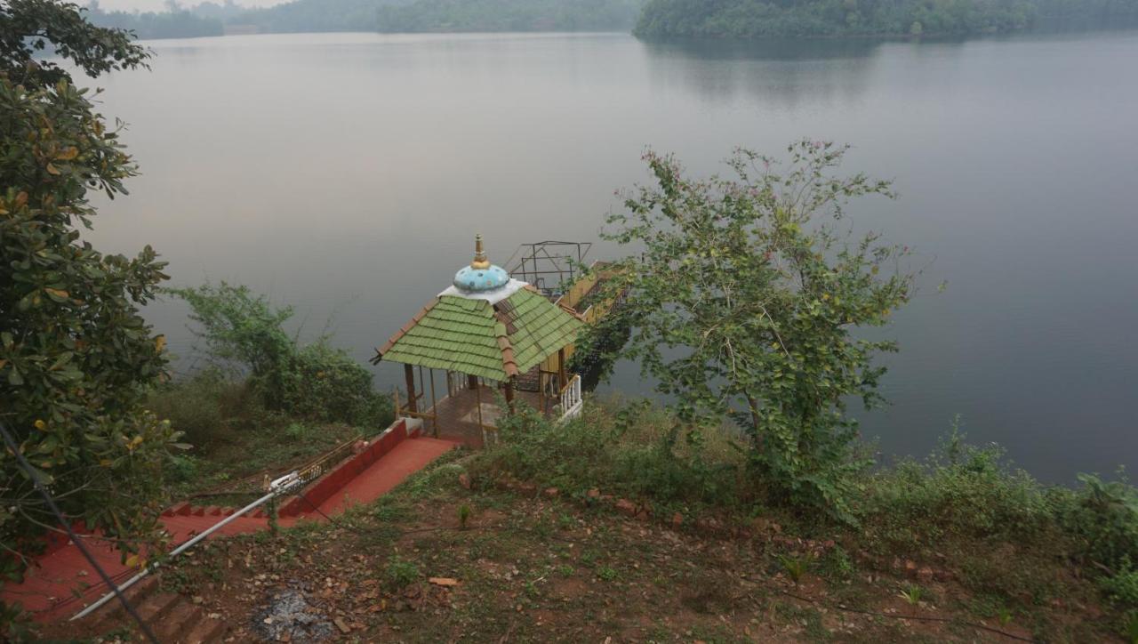 Sona Villa, The Lake Chalet Kudal エクステリア 写真