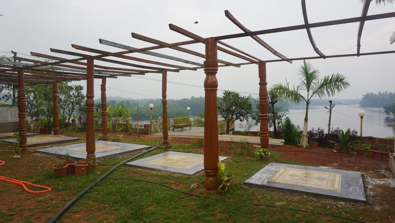 Sona Villa, The Lake Chalet Kudal エクステリア 写真