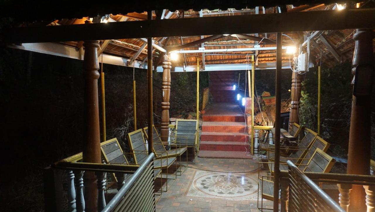 Sona Villa, The Lake Chalet Kudal エクステリア 写真