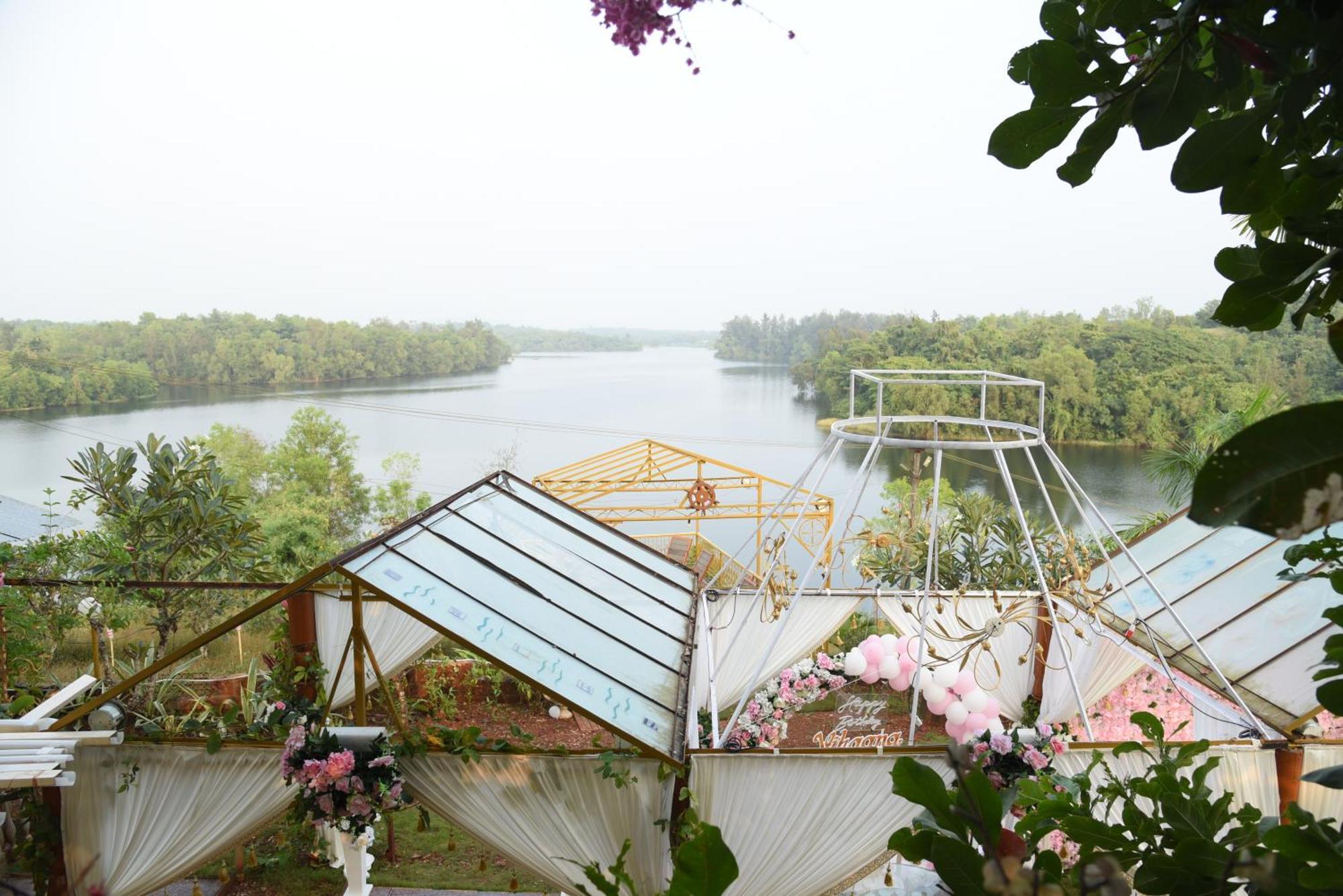 Sona Villa, The Lake Chalet Kudal エクステリア 写真