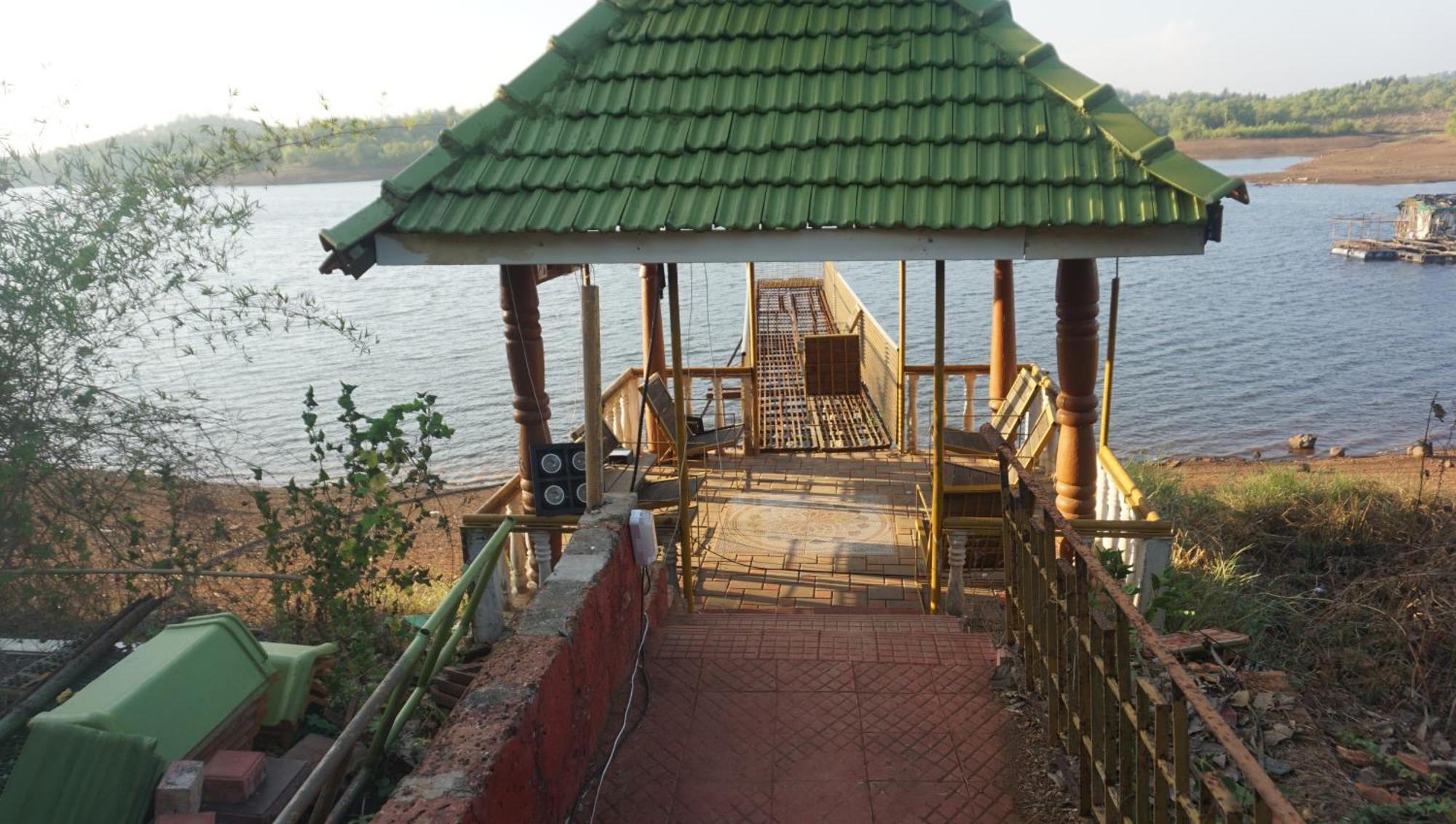 Sona Villa, The Lake Chalet Kudal エクステリア 写真