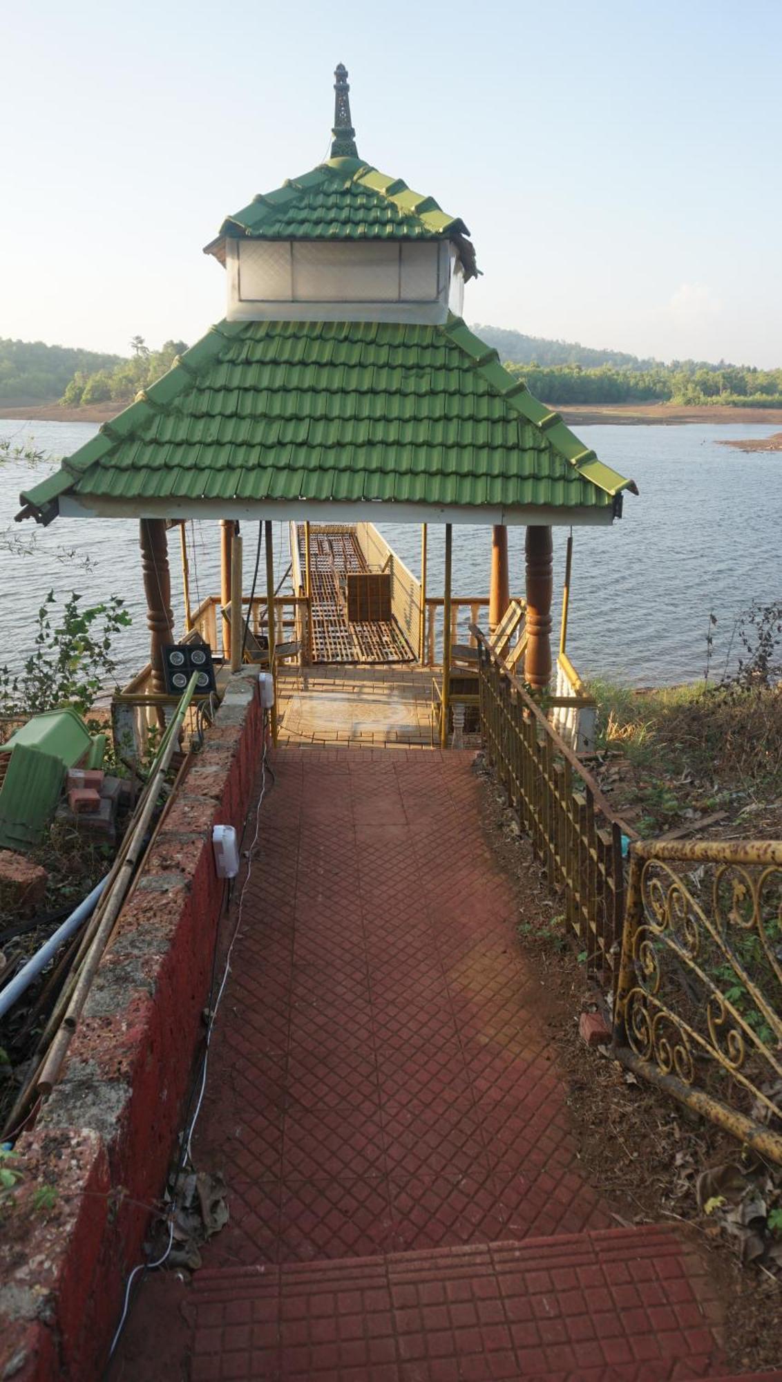 Sona Villa, The Lake Chalet Kudal エクステリア 写真