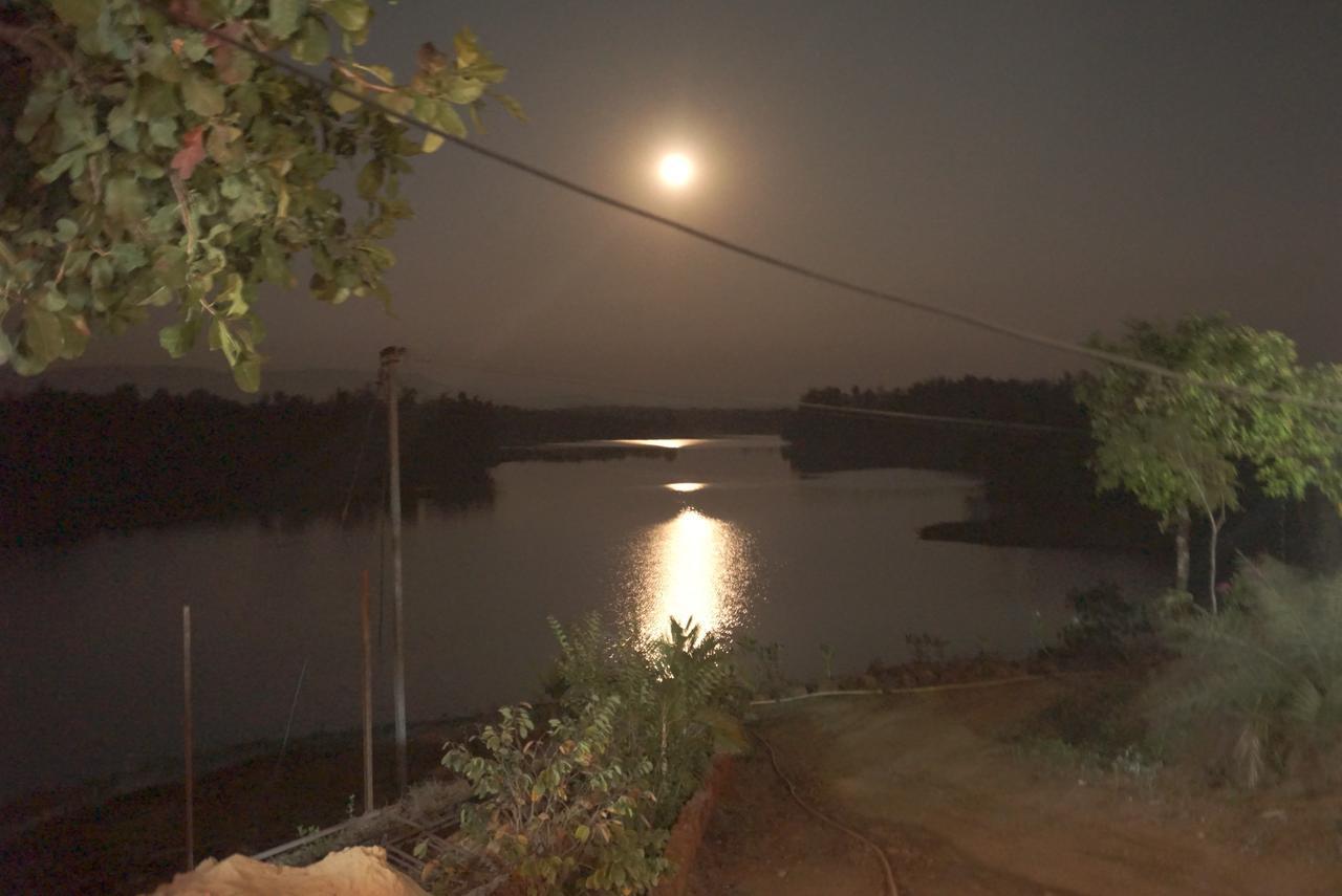 Sona Villa, The Lake Chalet Kudal エクステリア 写真